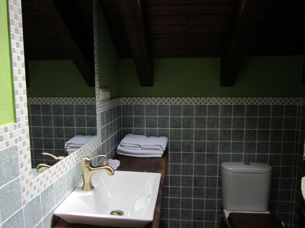 El Conventu Del Asturcon Casa de hóspedes Lago  Quarto foto