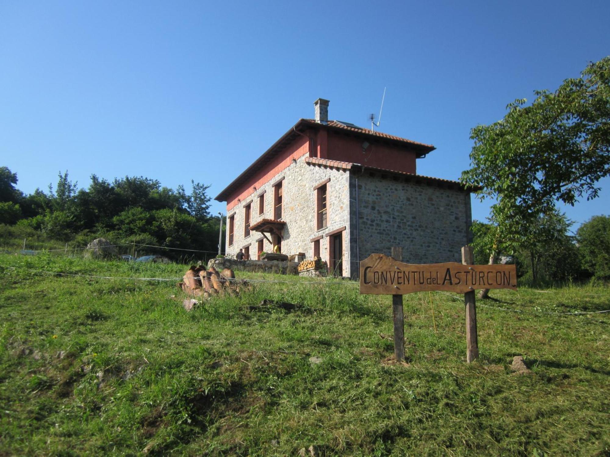 El Conventu Del Asturcon Casa de hóspedes Lago  Exterior foto